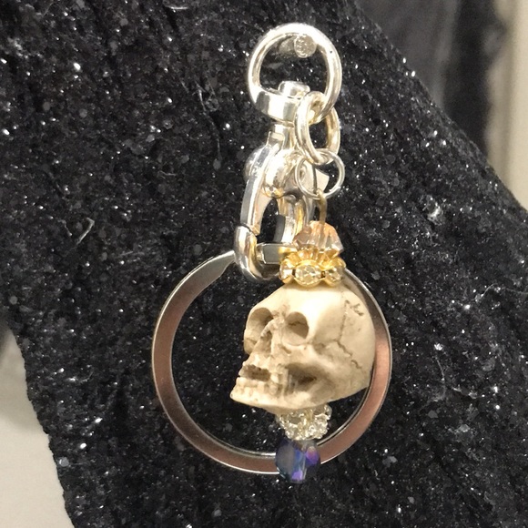 Glam-skull Keychain - Picture 6 of 6